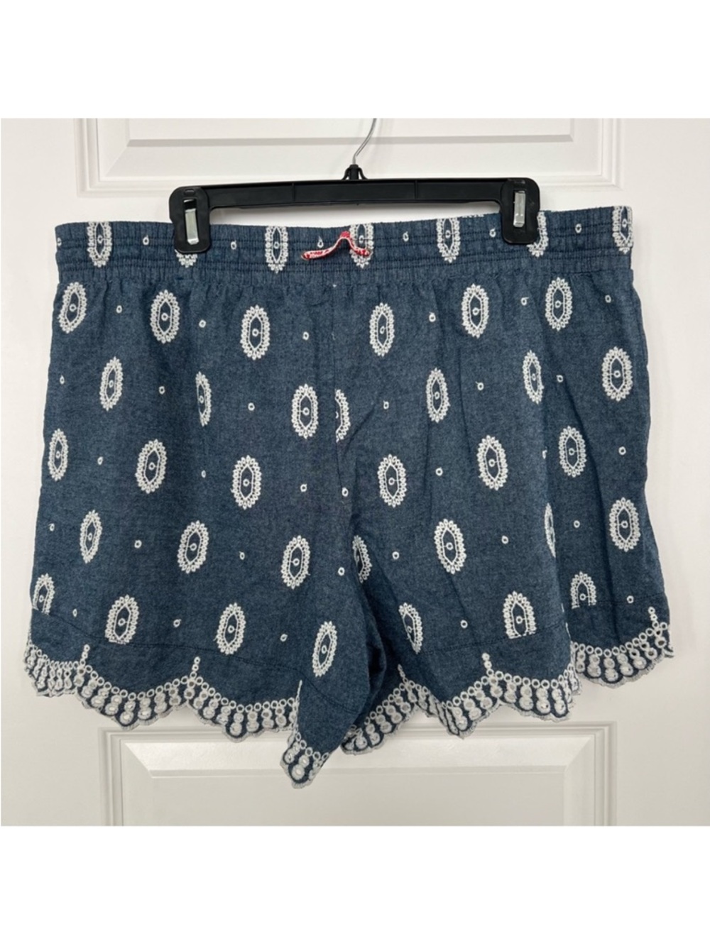 EUC Anthropologie ett:twa Eyelet
Chambray Shorts - 100%
Cotton - Picture 8 of 9